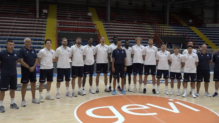 basket impresa della gevi napoli battuta l emporio armani milano 77 68