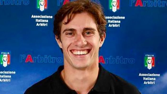 a messina dirige un fischietto originario di trapani