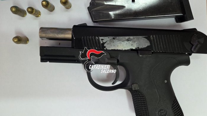 pontecagnano faiano beccato con una pistola arrestato