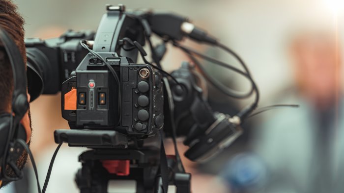 circo mediatico un consiglio a certi personaggi calmatevi fate ridere