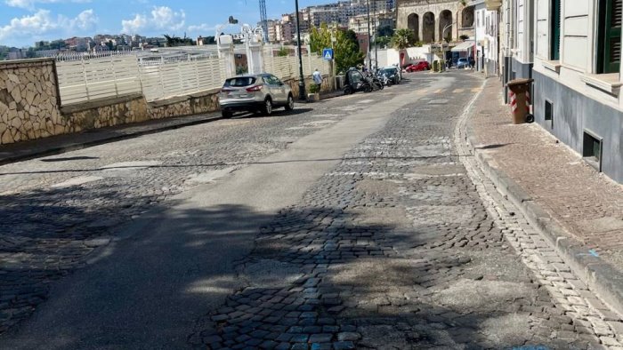 degrado e abbandono inaccettabili al vomero sos da via aniello falcone