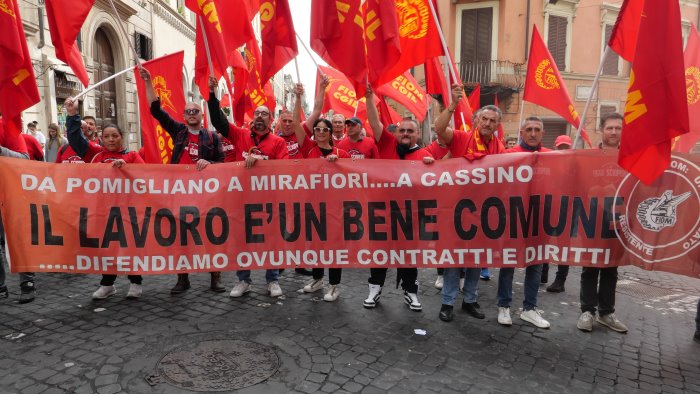 stellantis profitti ai soci cassa integrazione agli operai