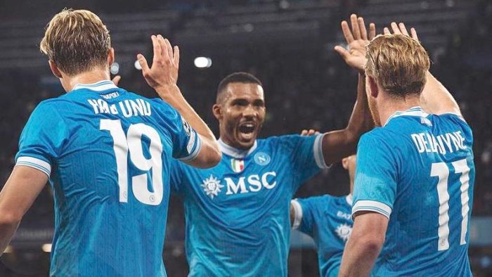 hojlund e de bruyne da champions il napoli stende lo sporting