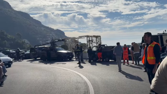 costiera amalfitana set a cielo aperto a praiano le riprese del film matador