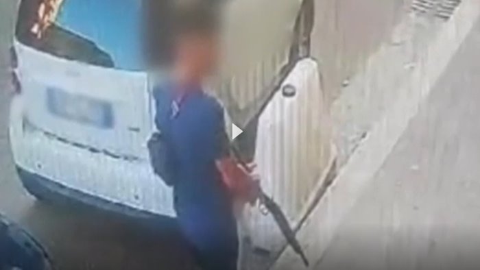 rapimento lampo di un 15enne la pista dei clan e l affare festa dei gigli