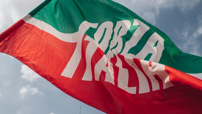 forza italia domani apre nuova sede napoli in largo pignatelli