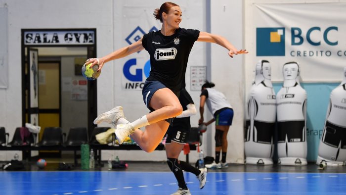 pallamano iuliia andriichuk e una nuova giocatrice della jomi salerno