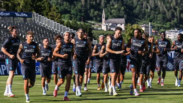napoli 3 0 nel test congiunto con l avellino a castel volturno