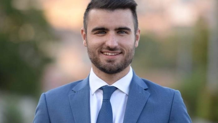 destinare alle famiglie meno abbienti la legna degli alberi abbattuti