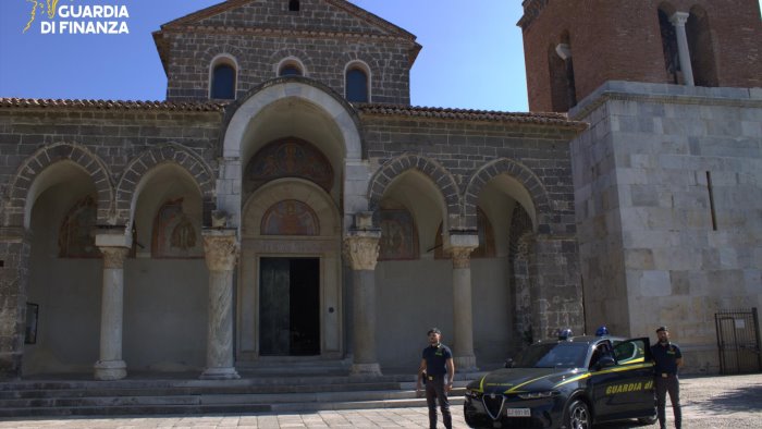 evasione dell iva maxi sequestro ad un azienda di impianti idraulici