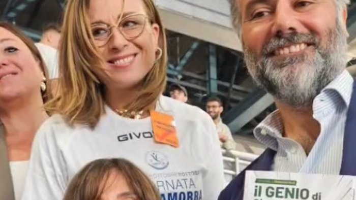 napoli in piazza contro la camorra maresca bello vedere tanti giovani