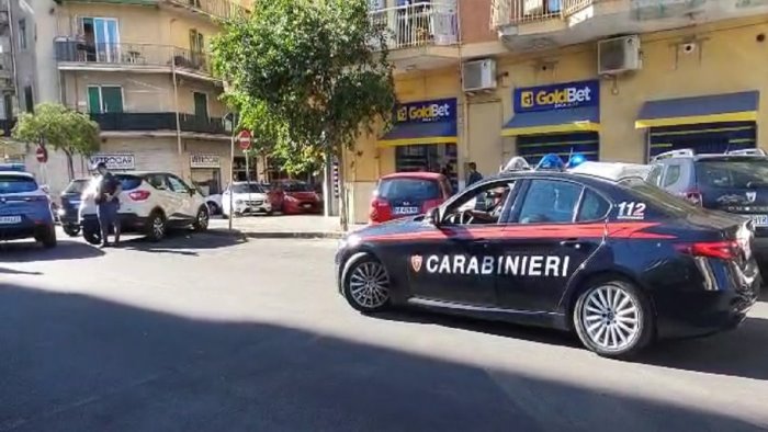 salerno rapina in una sala scommesse con sequestro di persona due arresti