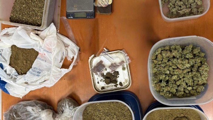 chiaiano nasconde in casa oltre 1 kg di droga arrestato un 31enne