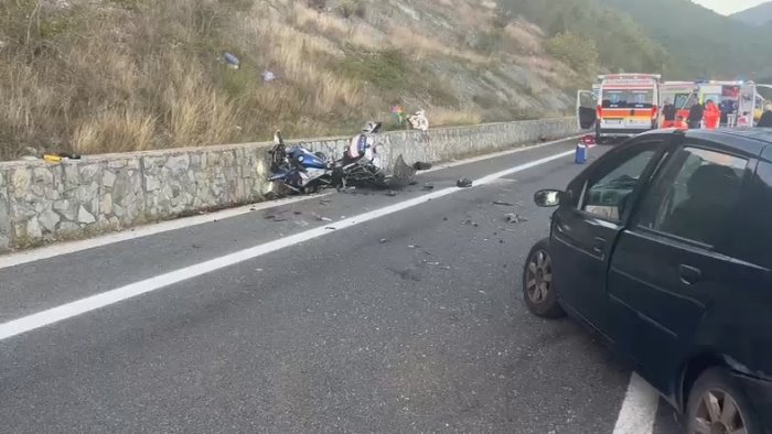 tragedia sulle strade del salernitano muoiono una 57enne e un 60enne