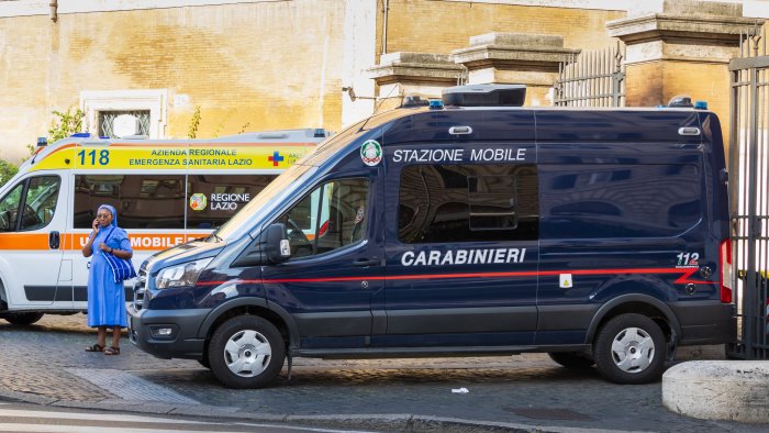 tentato furto in una scuola di napoli ladro in fuga dopo le urla delle suore