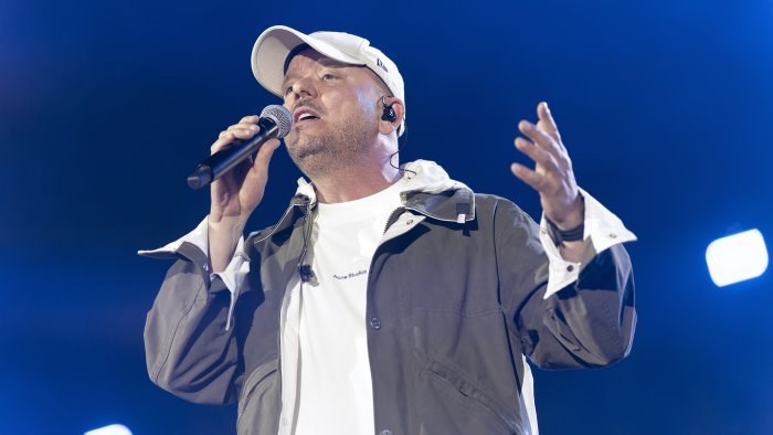 musica al via oggi le riprese del film sulla storia di gigi d alessio