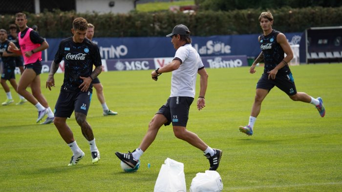 napoli oggi la ripresa degli allenamenti conte aspetta i primi rientri