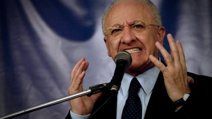 de luca basta carnevale a salerno in giro vedo sbracamento