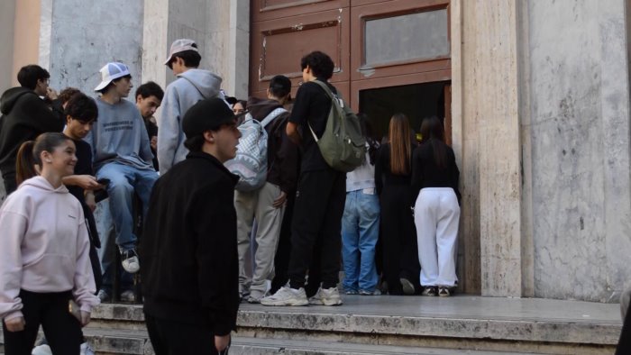 studenti per gaza a napoli occupato anche il liceo mercalli