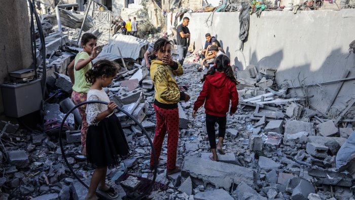 gaza hamas consegnera i corpi di altri cinque ostaggi