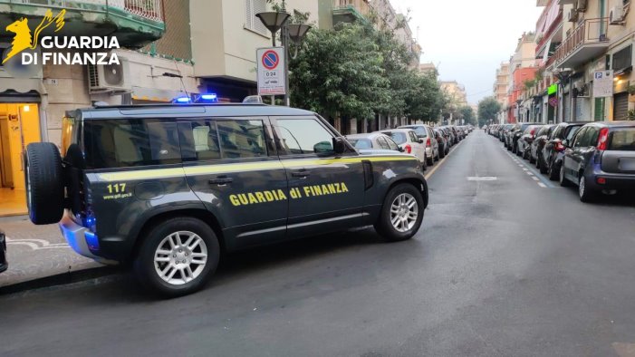 spaccio al rione traiano pusher in manette sequestrati hashish e marijuana