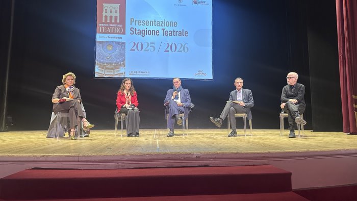 da maurizio de giovanni a biagio izzo ecco la nuova stagionale teatrale