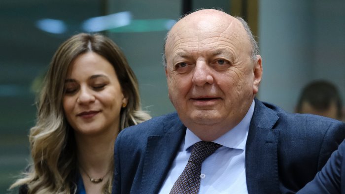 il governo vuole disaccoppiare prezzo dell energia elettrica da quello del gas