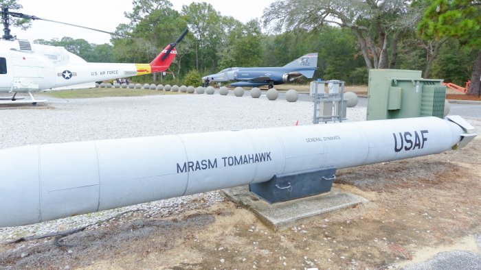 trump torna parlare con putin ma valuta la vendita di missili a kiev