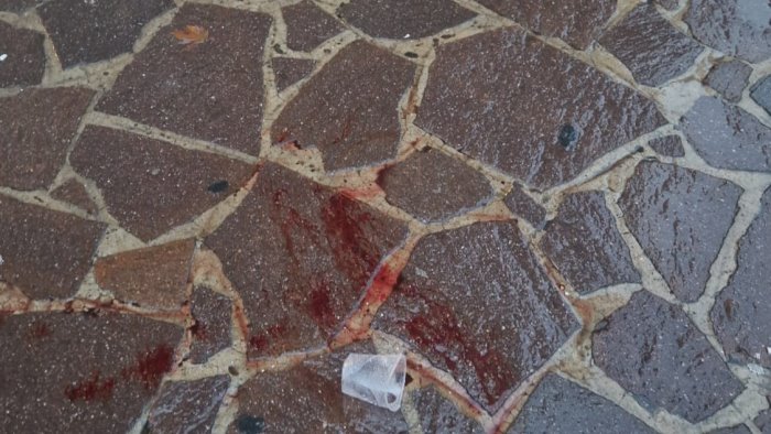 avellino botte da orbi tra stranieri sangue sull asfalto a viale italia