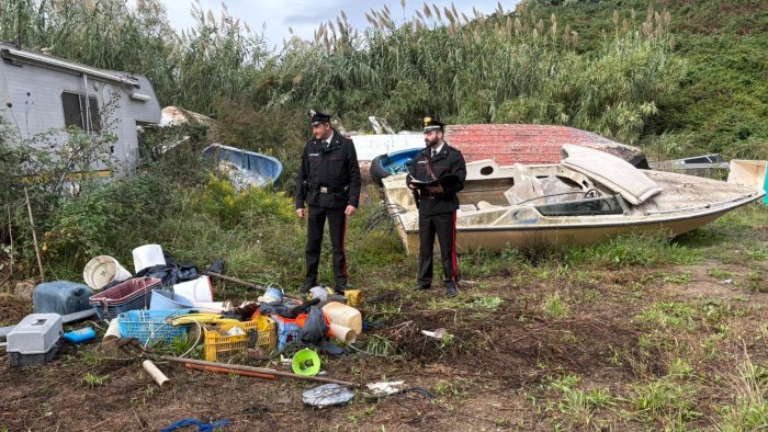 scoperta montagna di rifiuti avrebbe potuto riempire due piscine olimpioniche