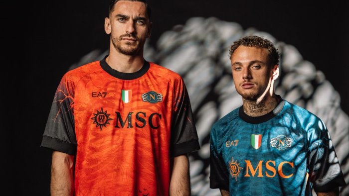 il napoli presenta la nuova maglia a tema halloween