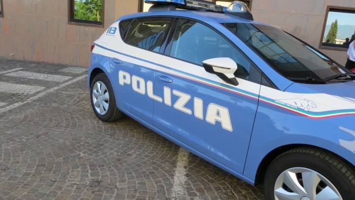 furto in un b b nel centro storico denunciato un 25enne