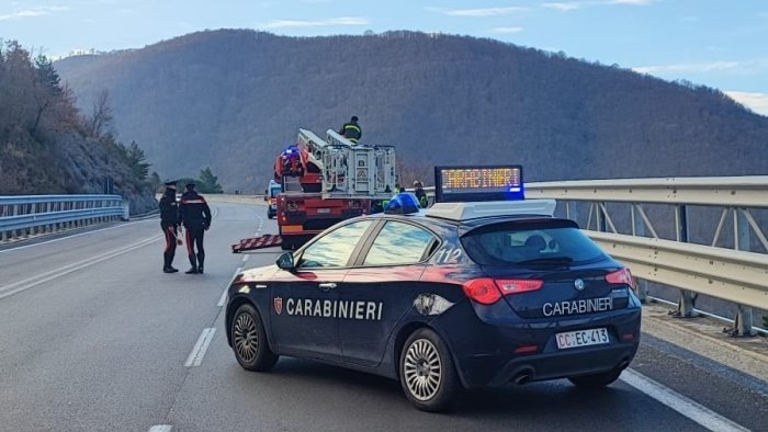 salza irpinia volo giu dal ponte dell ofantina ricerche in corso