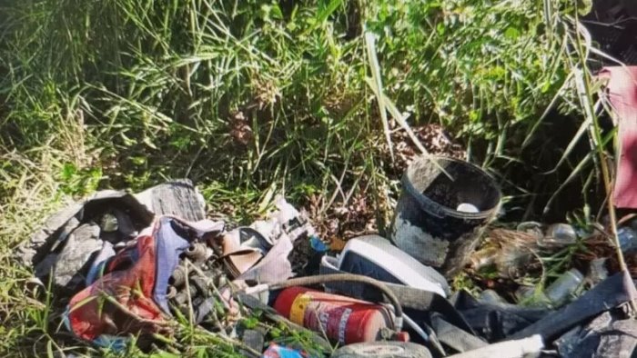 capaccio paestum rifiuti abbandonati lungo le sponde del sele