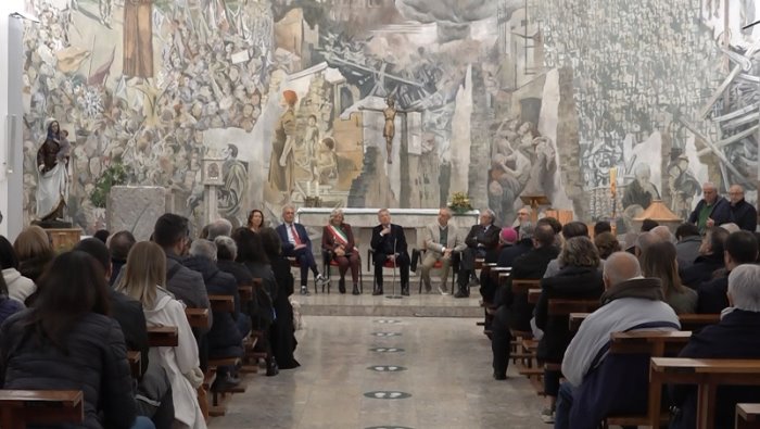 murale della pace il vescovo aiello che sia occasione di rinascita