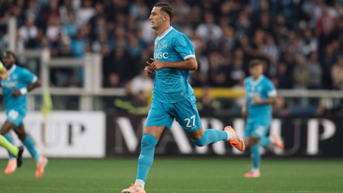 flop lucca perde il duello a distanza con l ex simeone che qualcuno rimpiange