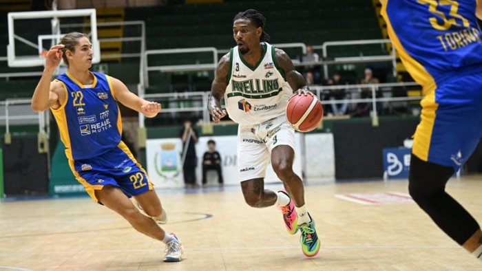 avellino basket da rilancio super battuta torino 83 54