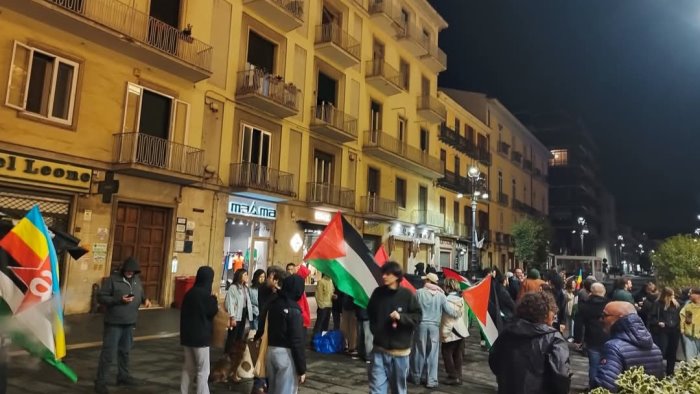 flotilla blocchi e cortei notturni in 35 citta anche avellino scende in piazza