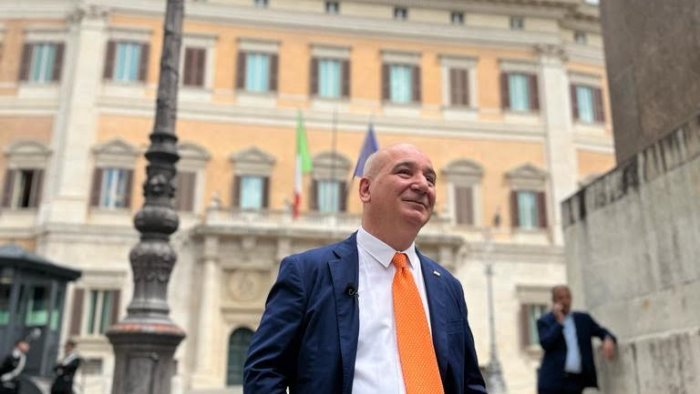 proiettili al sindaco di ogliastro cilento la solidarieta di bicchielli