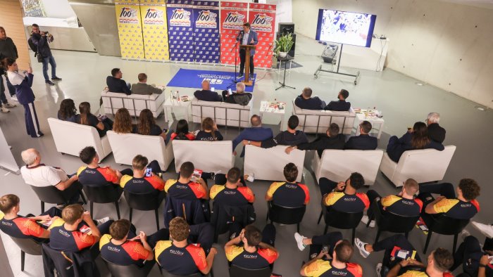 si alza il sipario sulla stagione della rari nantes ma resta il nodo vitale