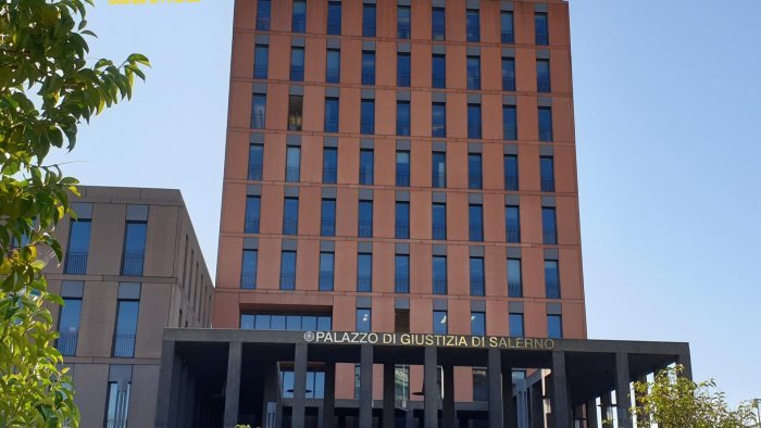 salerno intervento a mano non riuscito paziente risarcito con 20mila euro