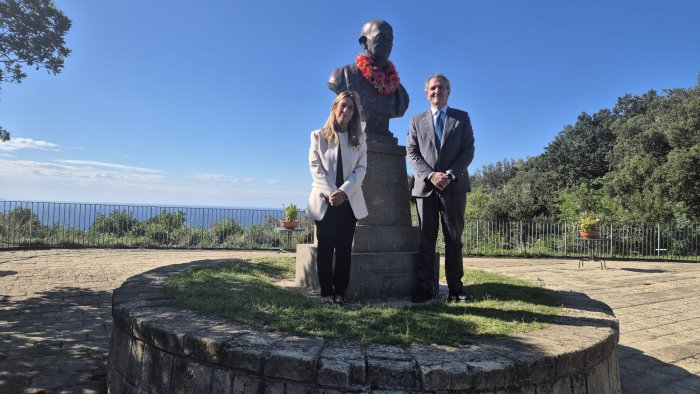 napoli ricorda gandhi la cerimonia al parco virgiliano