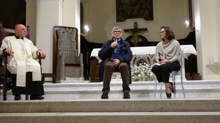 ariano padre patriciello racconta la sua vita sotto scorta e sprona i giovani