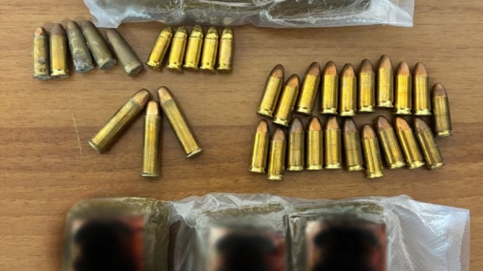 san giovanni a teduccio rinvenuta e sequestrata droga e munizioni