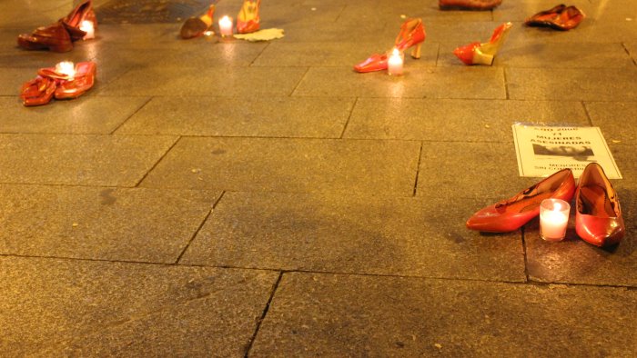 a parziale riscatto dei maschi colpevoli o innocenti che siano