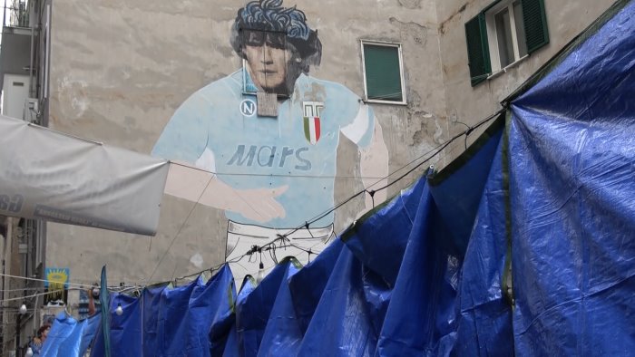 napoli murale maradona chiuso manfredi al lavoro per soluzione