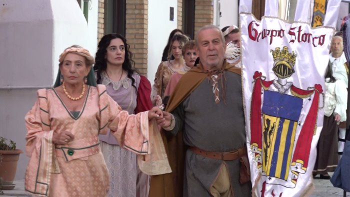 atmosfera medievale a melizzano con lo stile targato jean louis david