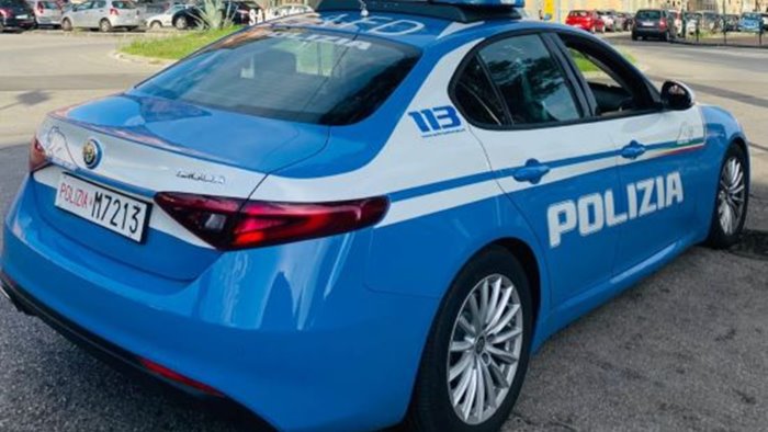 napoli fugge all alt e viene sorpreso con la droga