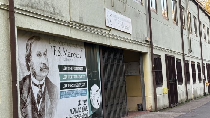 avellino sciopero al liceo mancini al via i lavori per risolvere le criticita