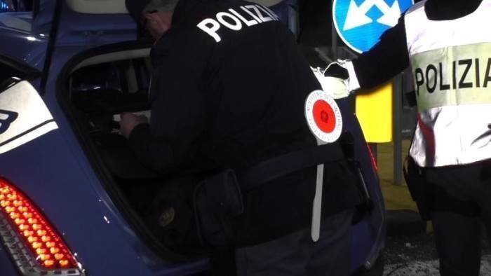 smantellata dalla polizia la piazza di spaccio africana 22 arresti